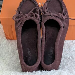 FREE SHIPPING! Minnetonka Women's Burgundy Moccasins